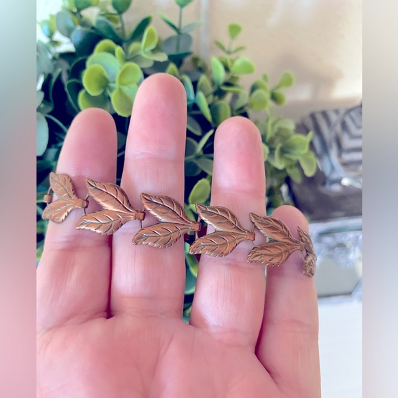 Vintage Estate Solid copper leaf bracelet. Measures 7” in length and 1/2” wide - Picture 2 of 5